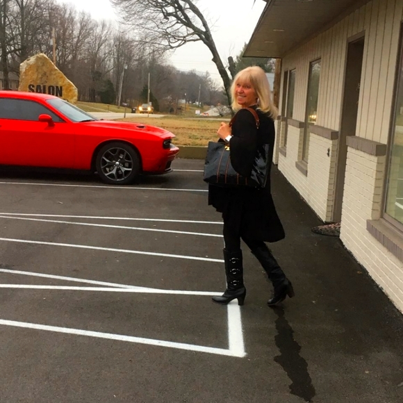 Meet your Posher, Linda - Picture 1 of 1